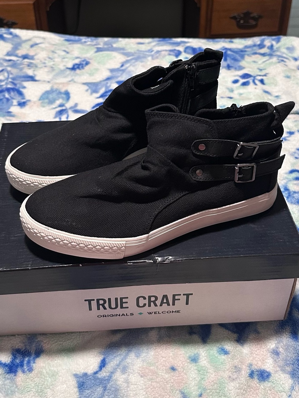 True Craft Mid Top Sneakers